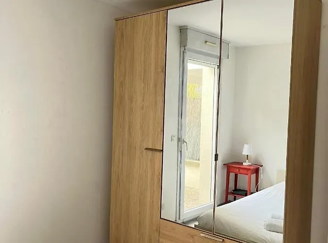 Apartment Coquebert - Grand Jardin